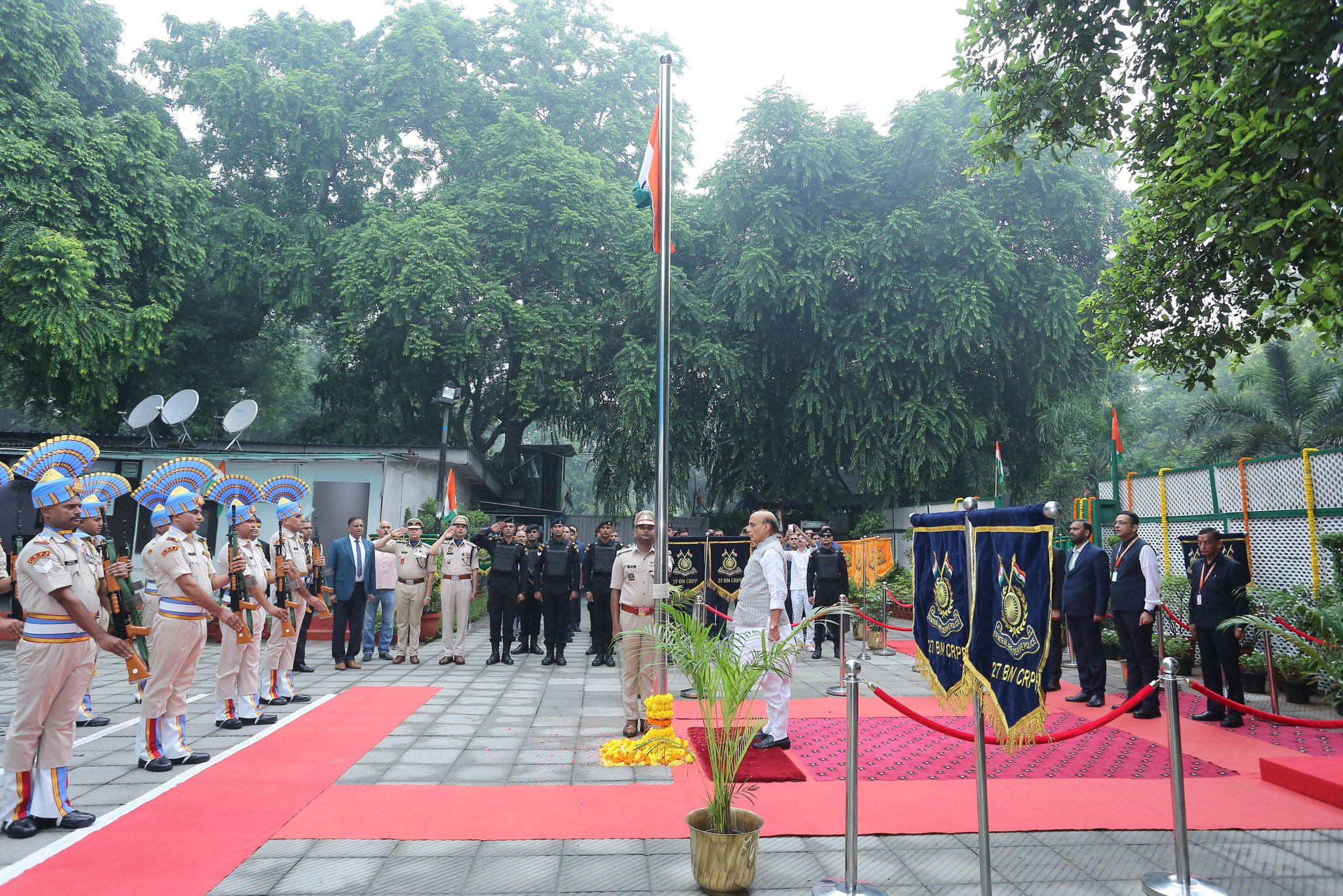 Rajnath Singh hoists Tricolour at residence on 80th Independence Day