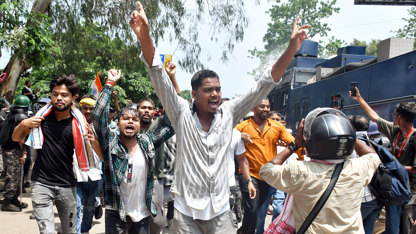 ‘Will face batons’: JPSC-JSSC aspirants remain defiant after 3rd lathi charge outside Jharkhand Assembly