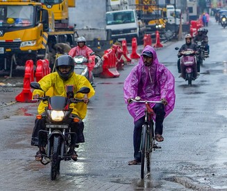Rain likely to intensify across Keralam; IMD sounds red alert in seven districts