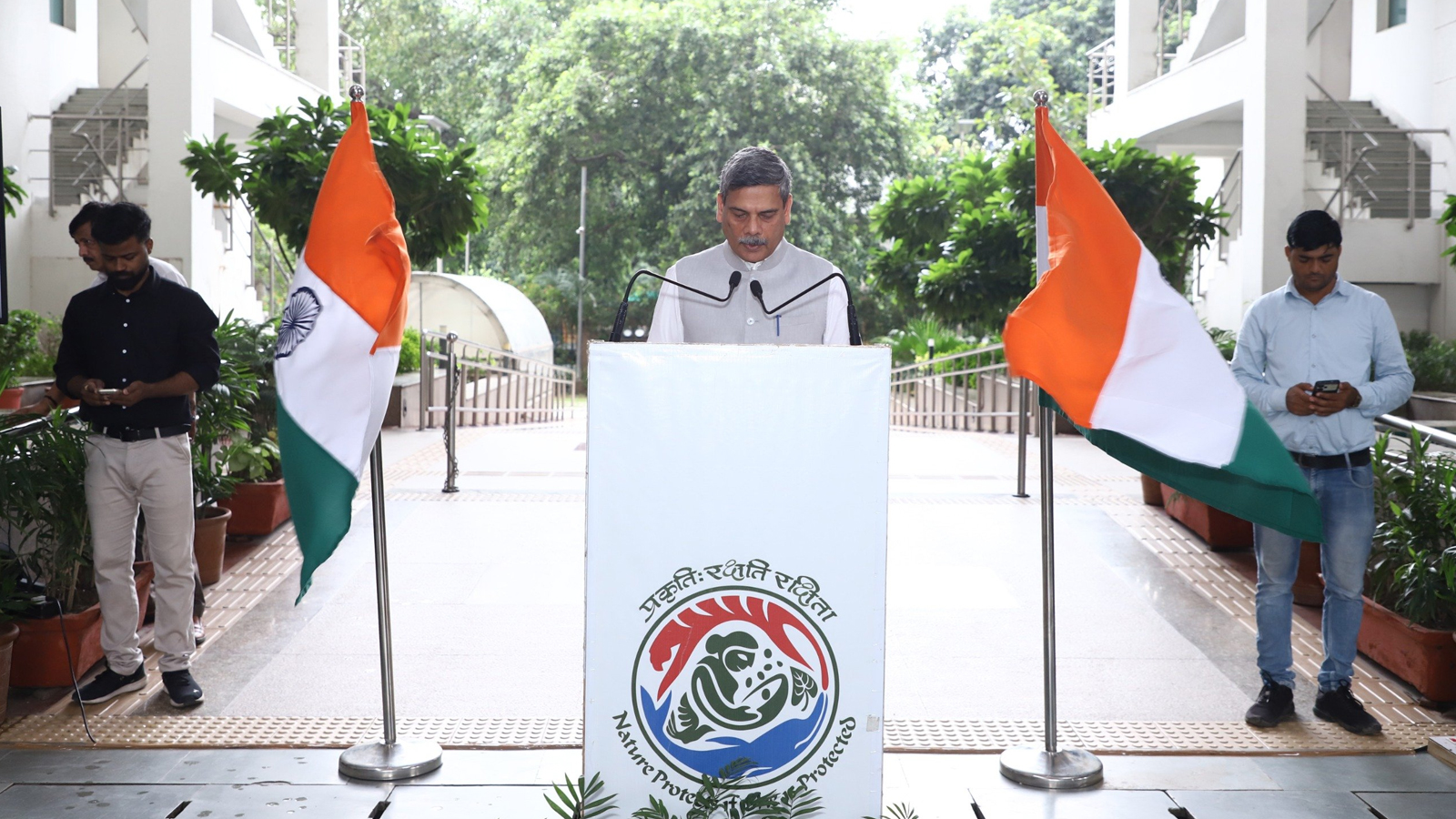 MoEFCC officials participate in mass singing of ‘Vande Mataram’ under Har Ghar Tiranga campaign