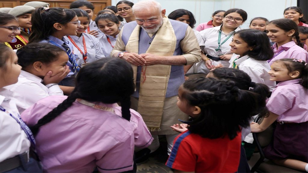 Modi-Raksha-Bandhan-5