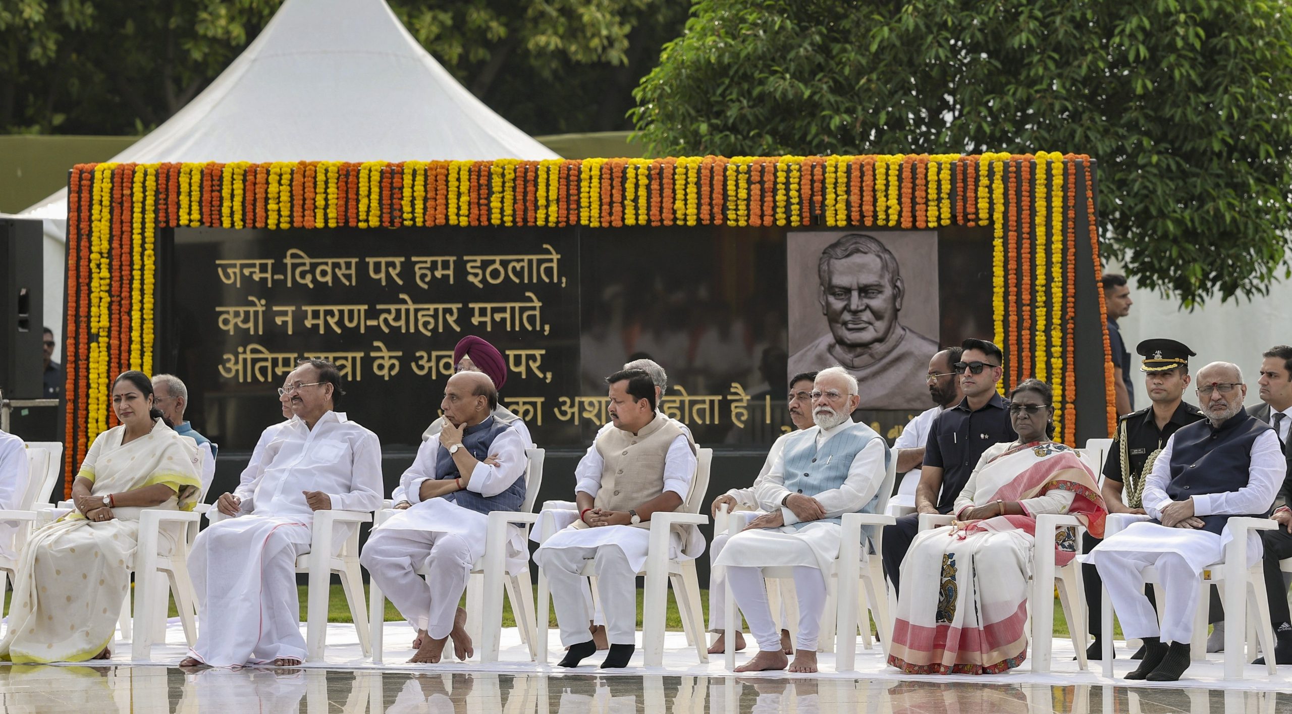 President Murmu, PM Modi and others pay floral tributes to former PM Vajpayee at ‘Sadaiv Atal’
