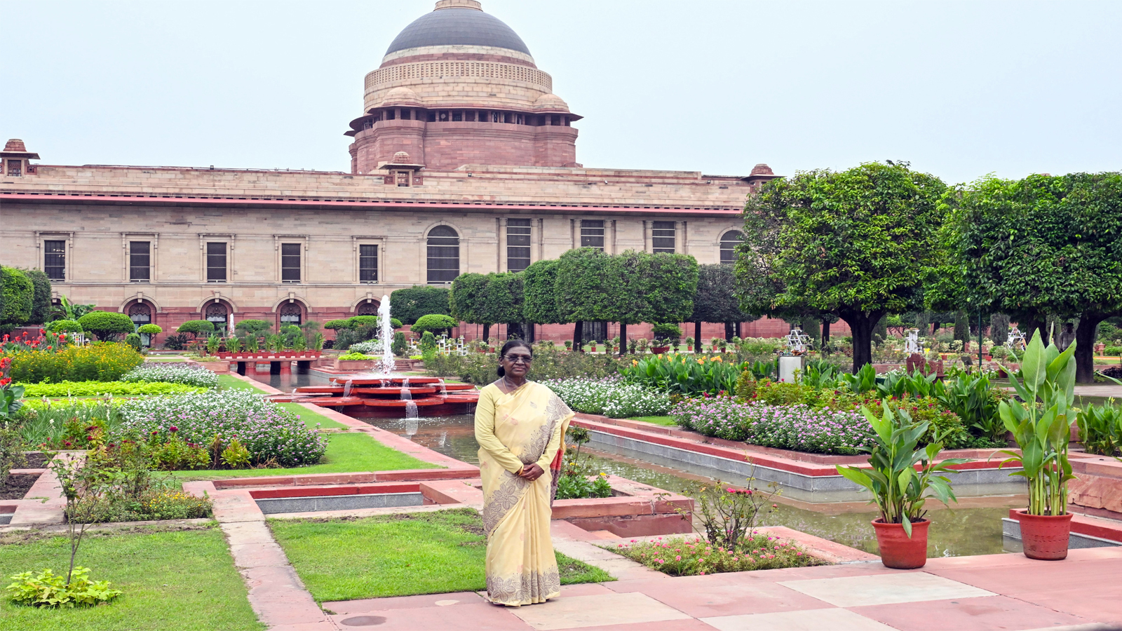 President Murmu opens Amrit Udyan at Rashtrapati Bhavan; people can visit from Aug 16