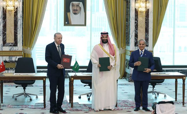Saudi Arabia, Turkiye and Pakistan sign trilateral defence pact