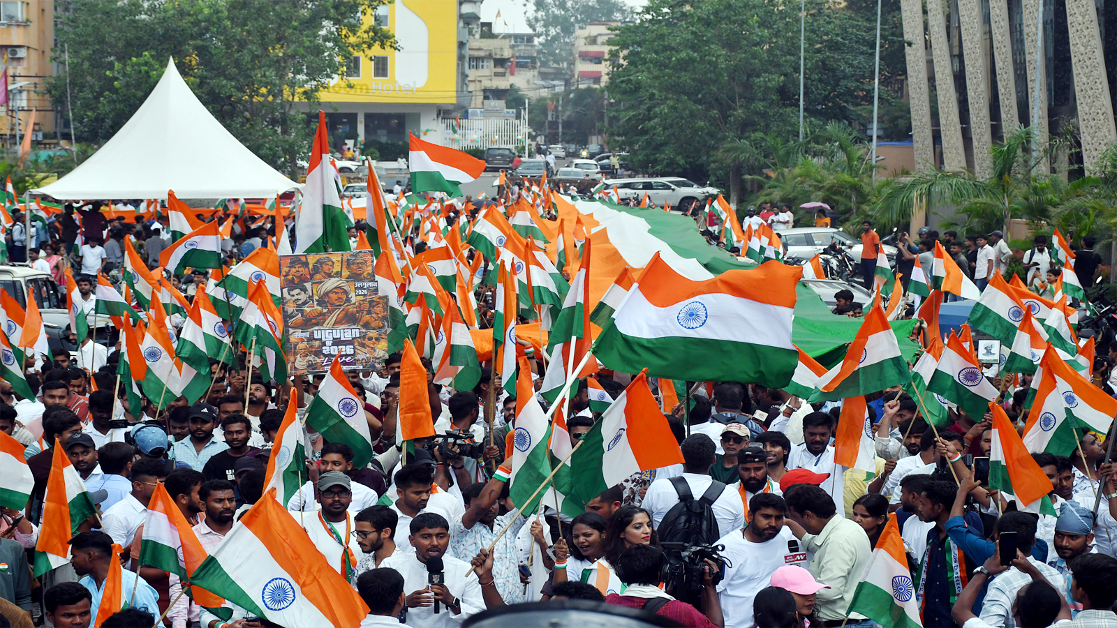 Jharkhand: Ranchi immersed in Tricolour as student protesters carry out Tiranaga Yatra on day 22 of agitation