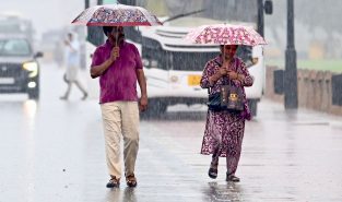 IMD issues yellow alert in six Keralam districts, forecasts isolated heavy rainfall