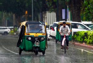 Delhi-NCR to witness partly cloudy skies, light rain; humidity likely to remain high