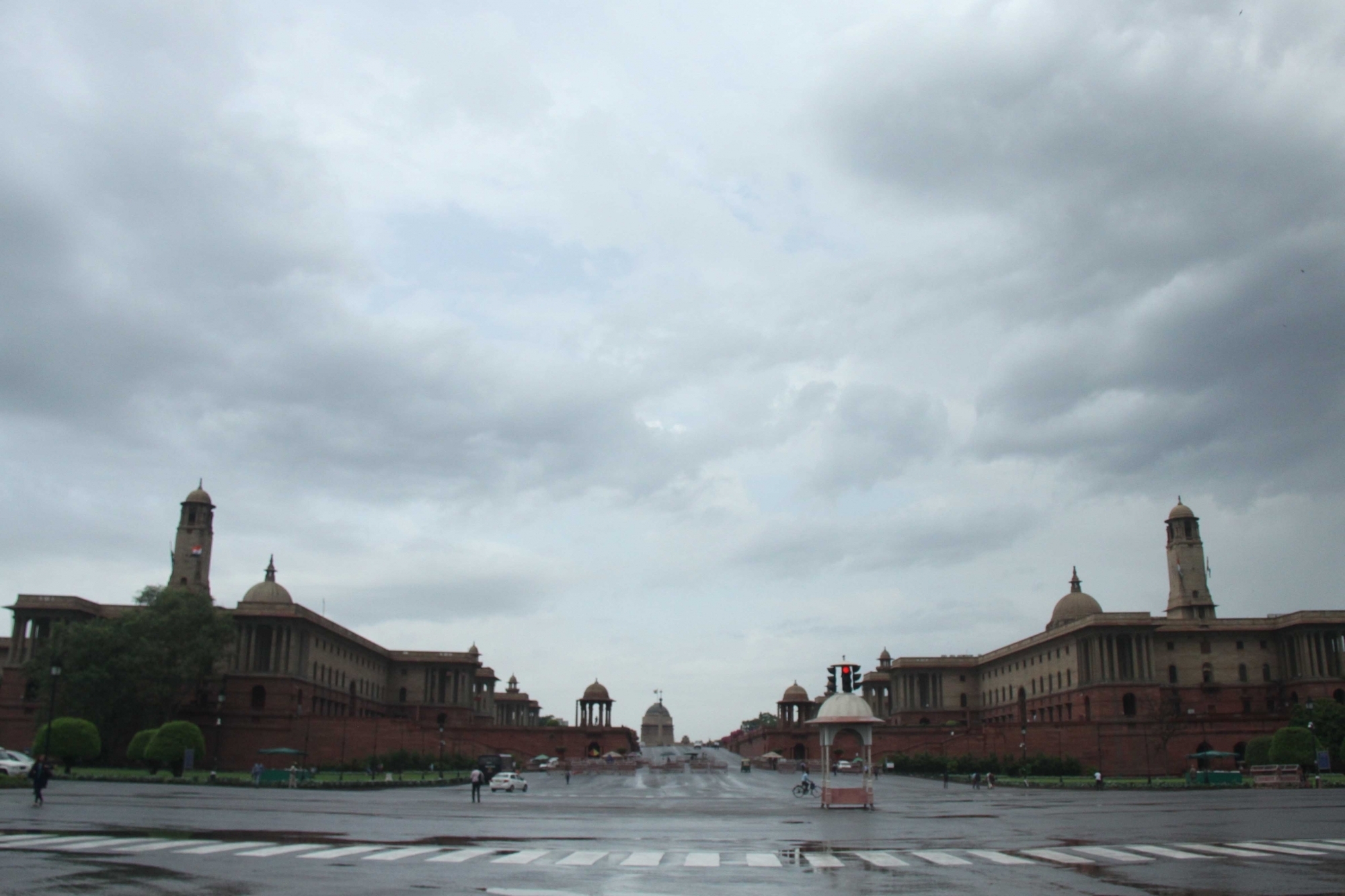 Delhi-NCR to stay cloudy with temperatures up to 35°C; IMD issues rain alerts