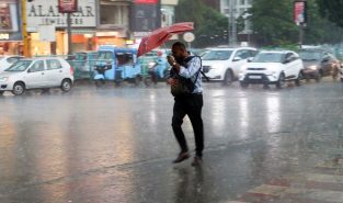 Delhi-NCR likely to receive light to moderate rain