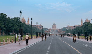 Delhi-NCR wakes up to cool, cloudy weather; IMD forecasts isolated rain