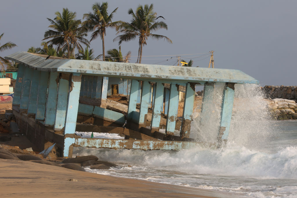 INCOIS sounds red alert for Keralam coast, warns of ‘Kallakkadal’