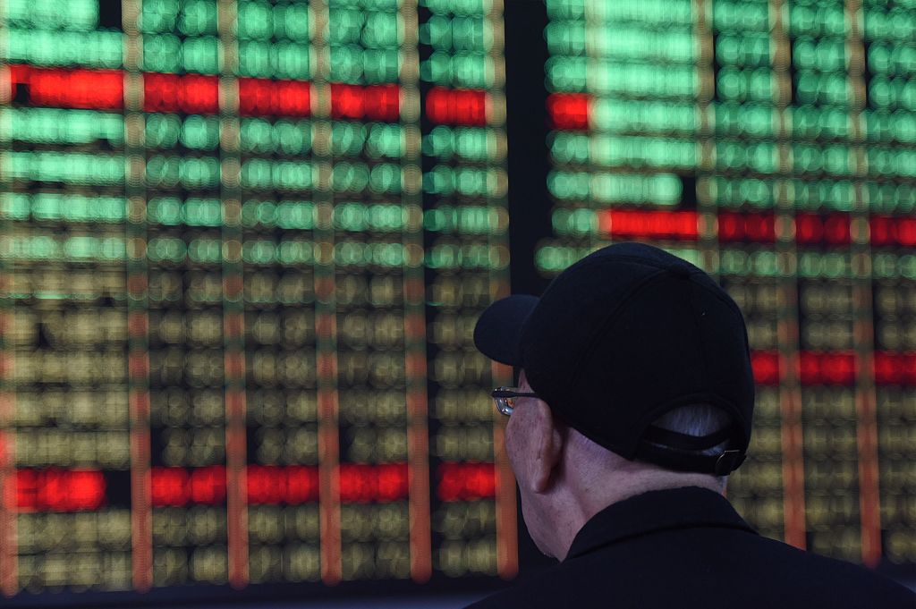 Tech rally boosts Asian stocks, dollar firms on rate-hike wagers