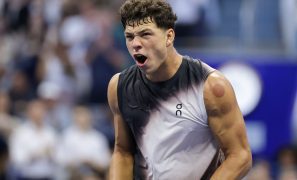 Tennis-Shelton advances at US Open after shaky start against Griekspoor