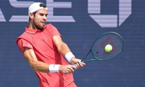 Tennis-Khachanov upsets Auger-Aliassime to reach US Open third round