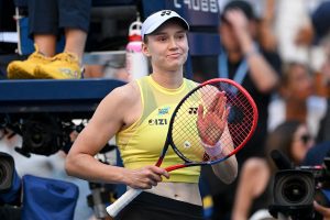 Elena Rybakina takes top ranking, Coco Gauff battles into US Open semis