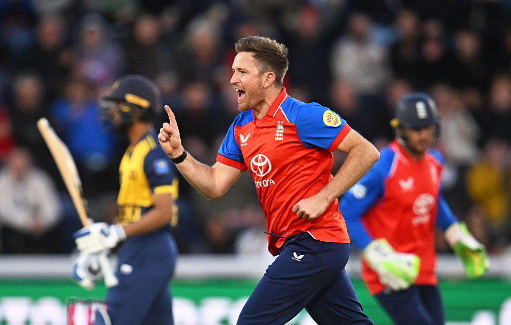 England beat Sri Lanka by six wickets to secure T20 series 2-0