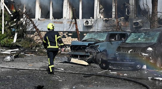 Russia's attacks disrupt internet services to 100,000 households in Kyiv, Ukrainian ministry says