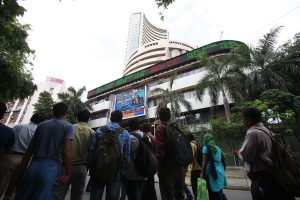 Sensex Falls as Oil Concerns Weigh on Markets