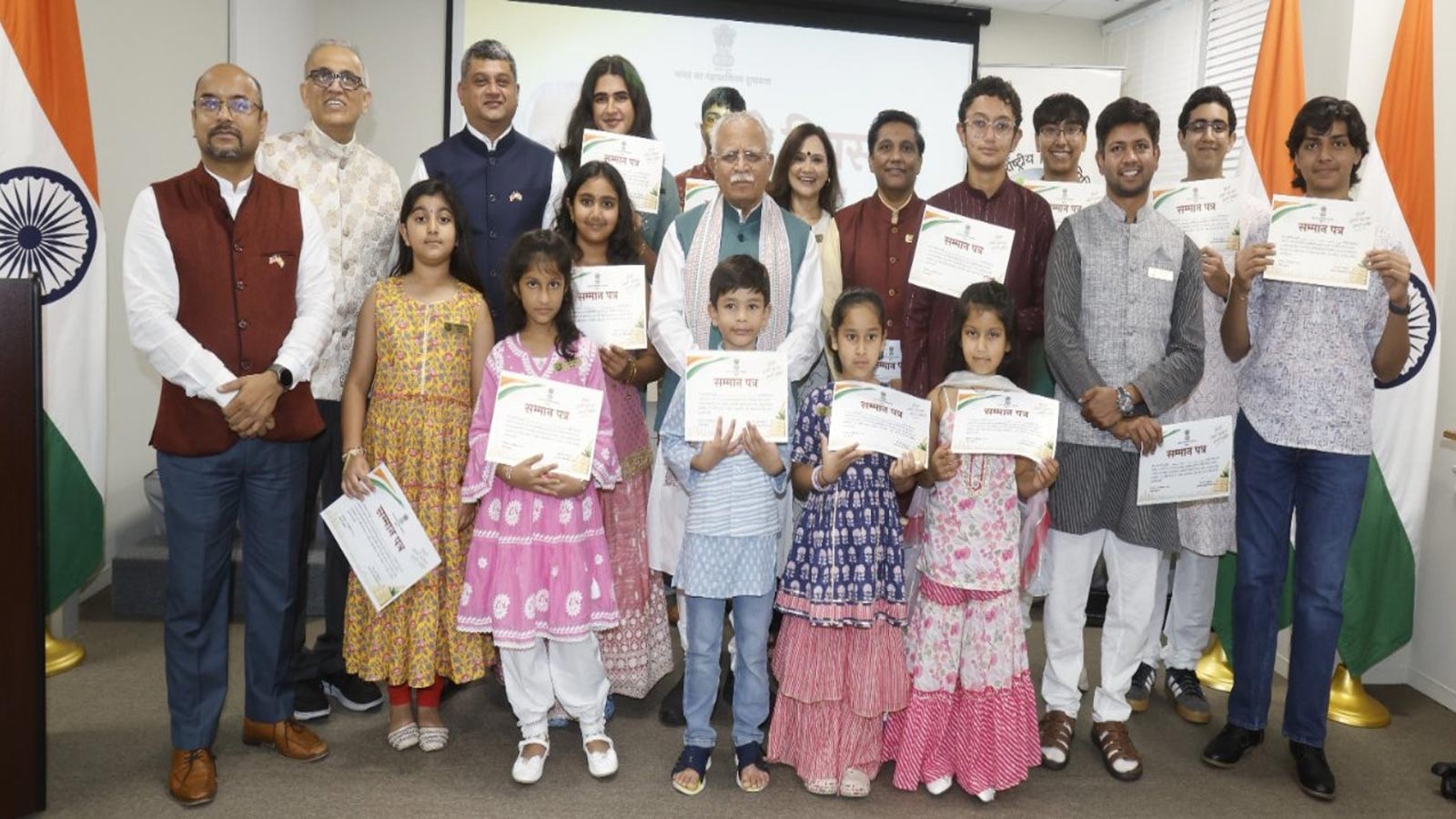 Manohar Lal celebrates Hindi Diwas with Indian diaspora in Houston, visits NASA’s Johnson Space Center