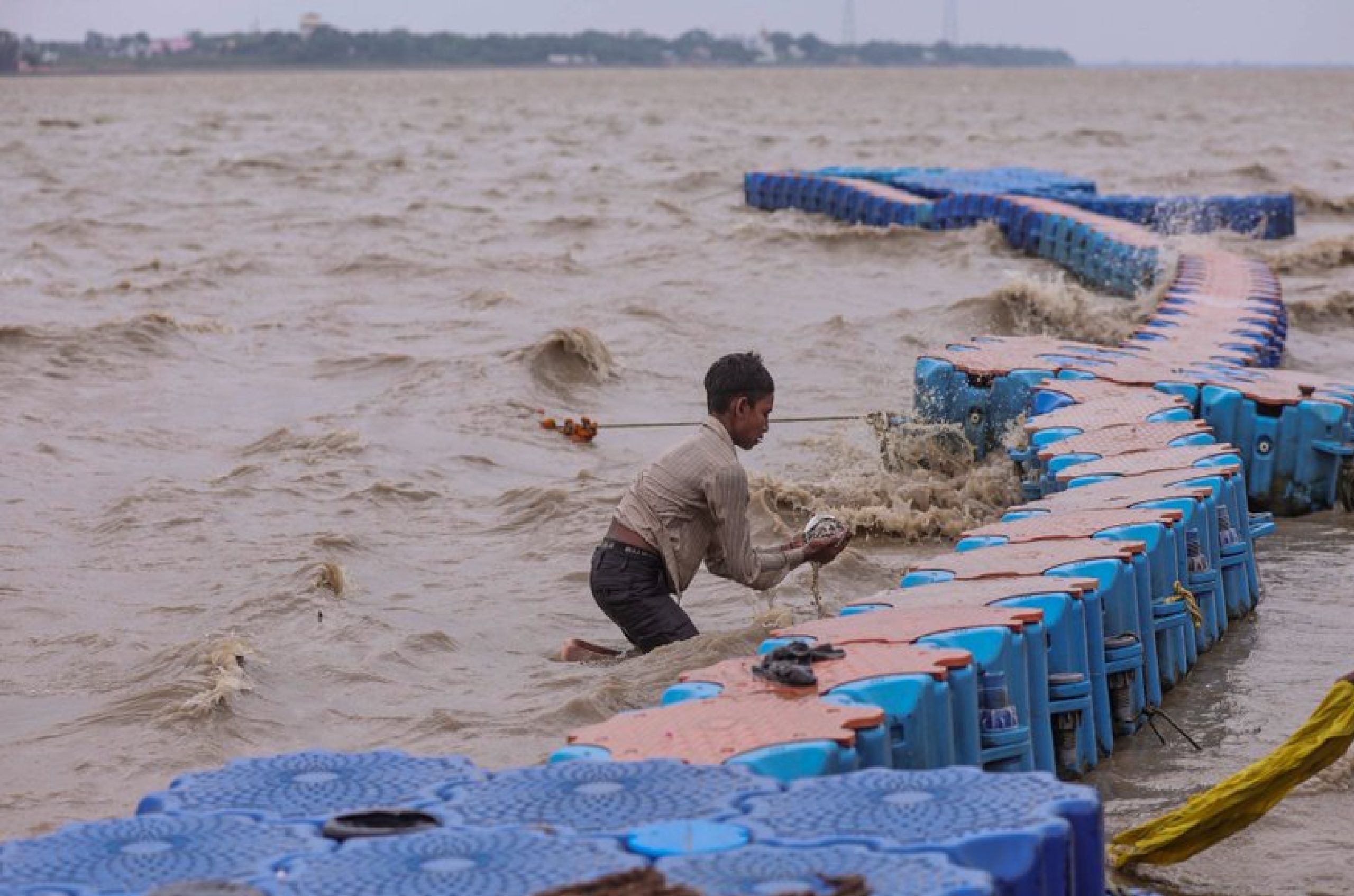 River breach in Kushinagar inundates villages, UP CM orders relief