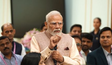PM Interacts with National Teachers Awards Winners, Calls for Tackling Excessive Screen Time Among Children
