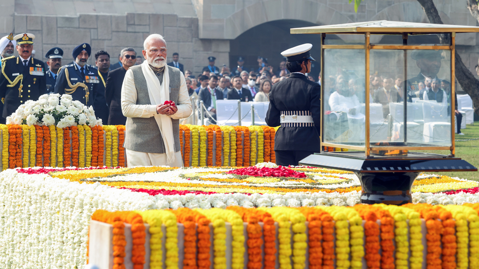 Cleanliness, public participation key to paying tribute to Mahatma Gandhi: PM Modi