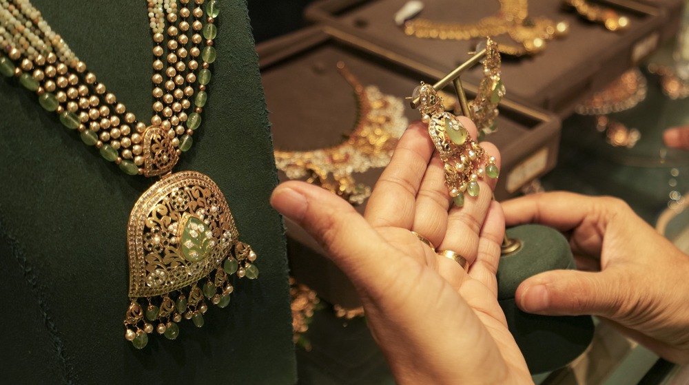 Gold rebounds Rs 1,600; silver climbs Rs 5,000 as easing oil prices lift bullion