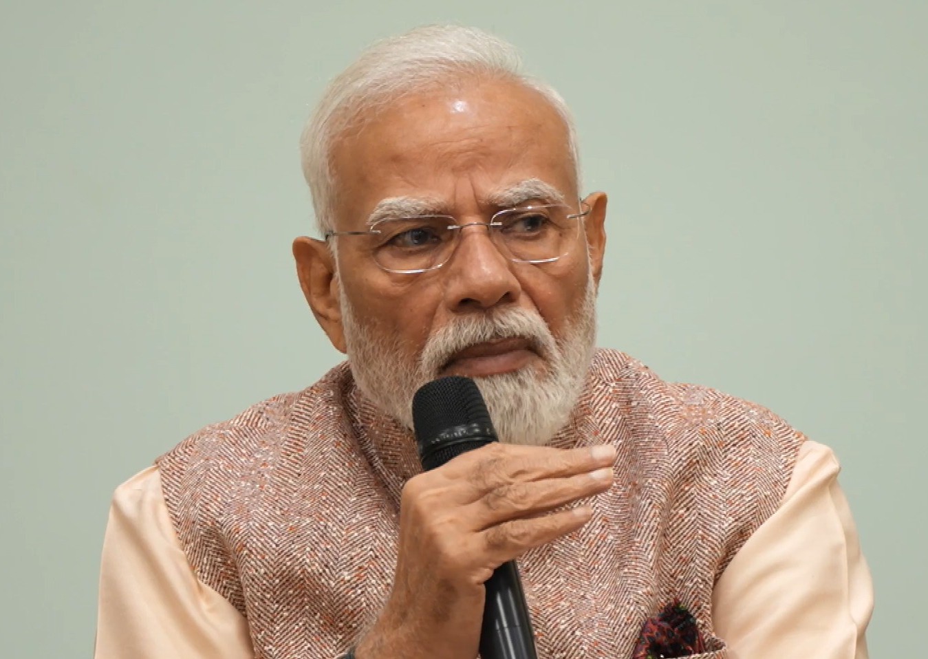 PM Modi Hails Teachers’ Contribution to Society, Pays Tribute to Dr. Radhakrishnan