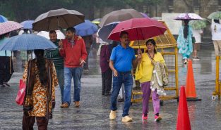 Delhi-NCR likely to witness light rain, strong winds