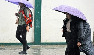 Light rain, strong winds likely in Delhi-NCR from Thursday; temperatures set to dip