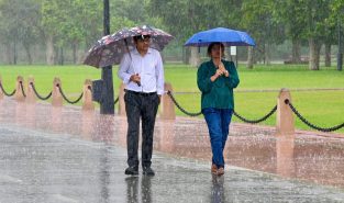 Delhi-NCR Sees Cooler October Weather After Rain; Temperatures Likely to Remain Mild