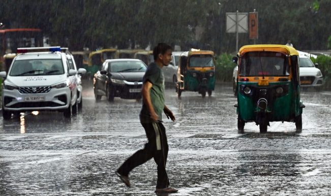 Rain lashes Delhi-NCR; IMD issues yellow alert for thunderstorms, gusty winds