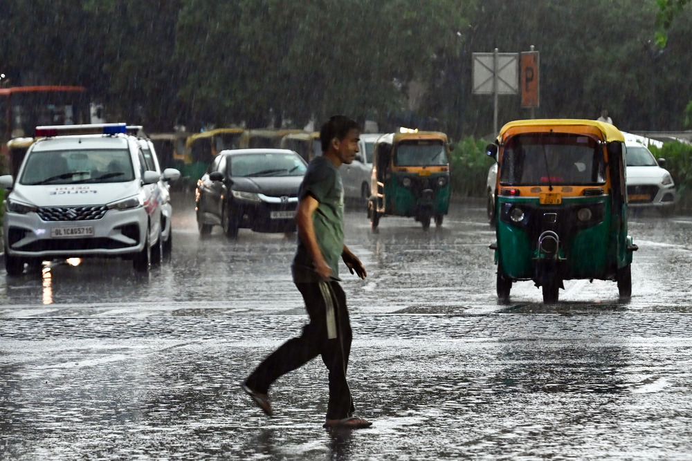 Rain lashes Delhi-NCR; IMD issues yellow alert for thunderstorms, gusty winds