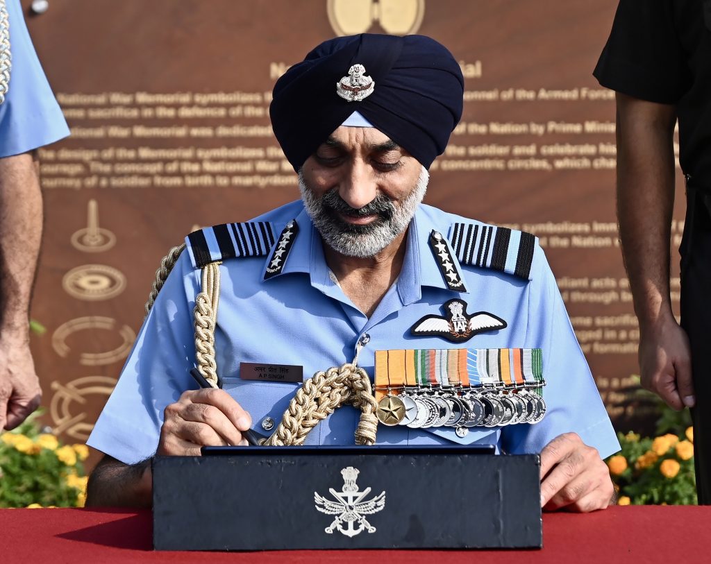 New Delhi: Outgoing IAF Chief AP Singh at War Memorial