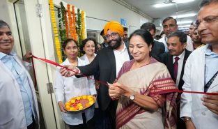 Delhi CM Rekha Gupta Inaugurates CT Scanner, Three MRI Machines at Lok Nayak Hospital