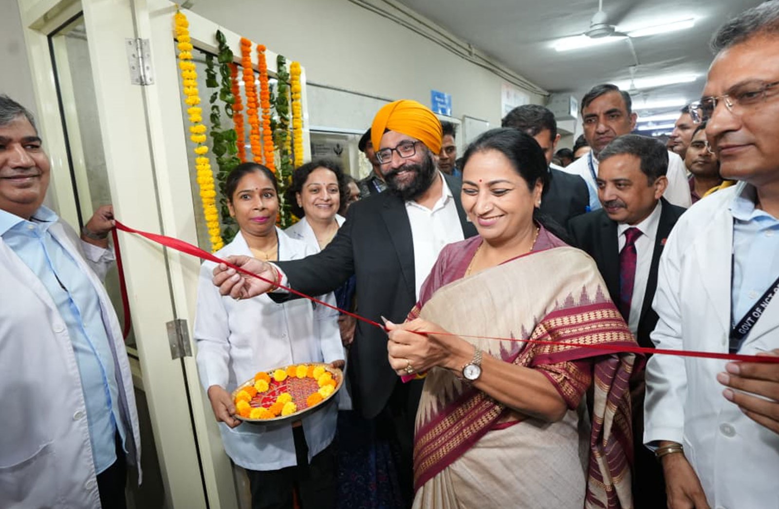 Delhi CM Rekha Gupta Inaugurates CT Scanner, Three MRI Machines at Lok Nayak Hospital