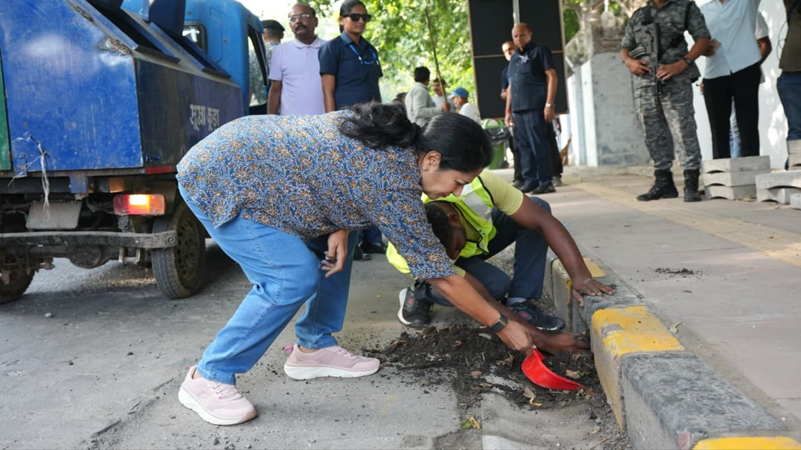 Mega cleanliness drive held across Delhi, CM Rekha Gupta joins drive at Kamla Nehru Ridge