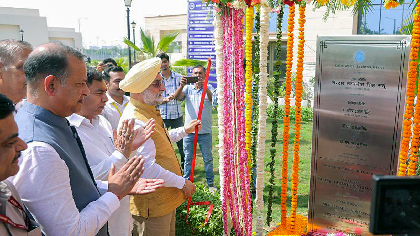 Delhi LG inaugurates DDA sports complex in Dwarka