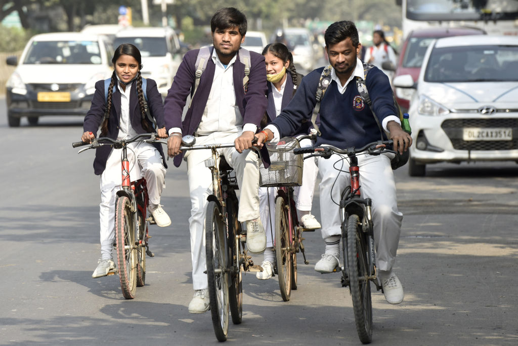66.4% Students Travel Over 1 Km Daily for Education, 42.6% Workers Rely on Two-Wheelers: First NHTS