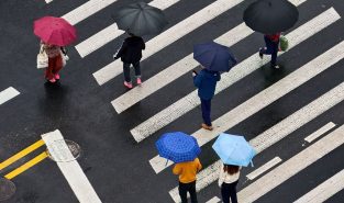 Typhoon Champi sweeps past Taiwan, leaving 1 dead, 500 injured