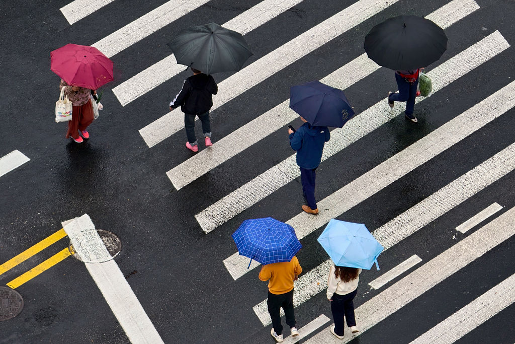 Typhoon Champi sweeps past Taiwan, leaving 1 dead, 500 injured