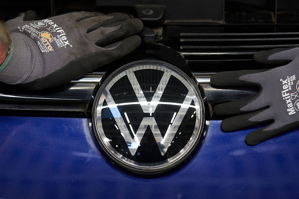 Volkswagen slumps deeper into the red on Porsche writedown