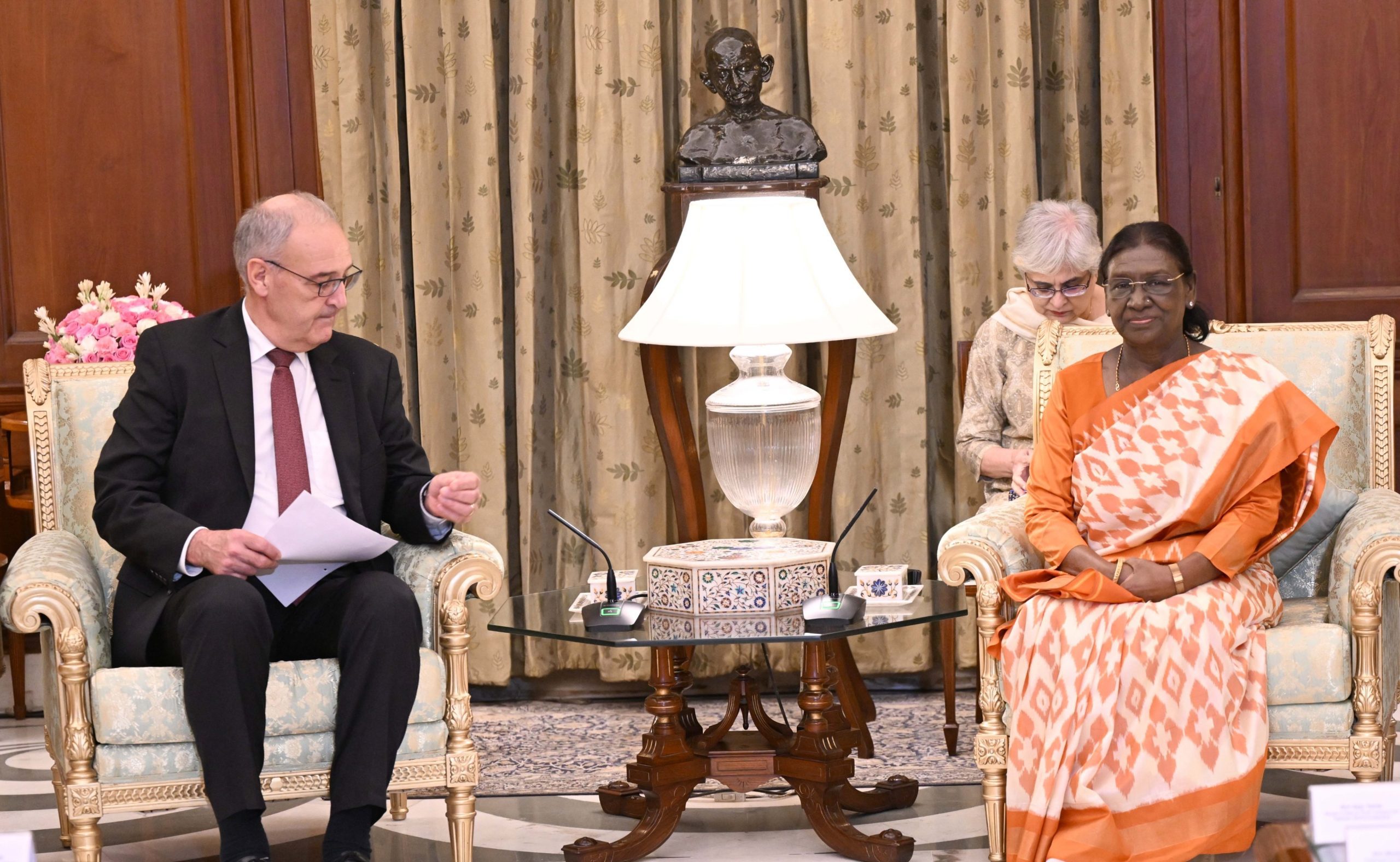 President Murmu Hosts Swiss President Guy Parmelin, Two Leaders Call for Closer Cooperation