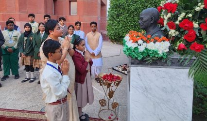 Gandhi Jayanti marked with tributes and art programmes in Kuwait