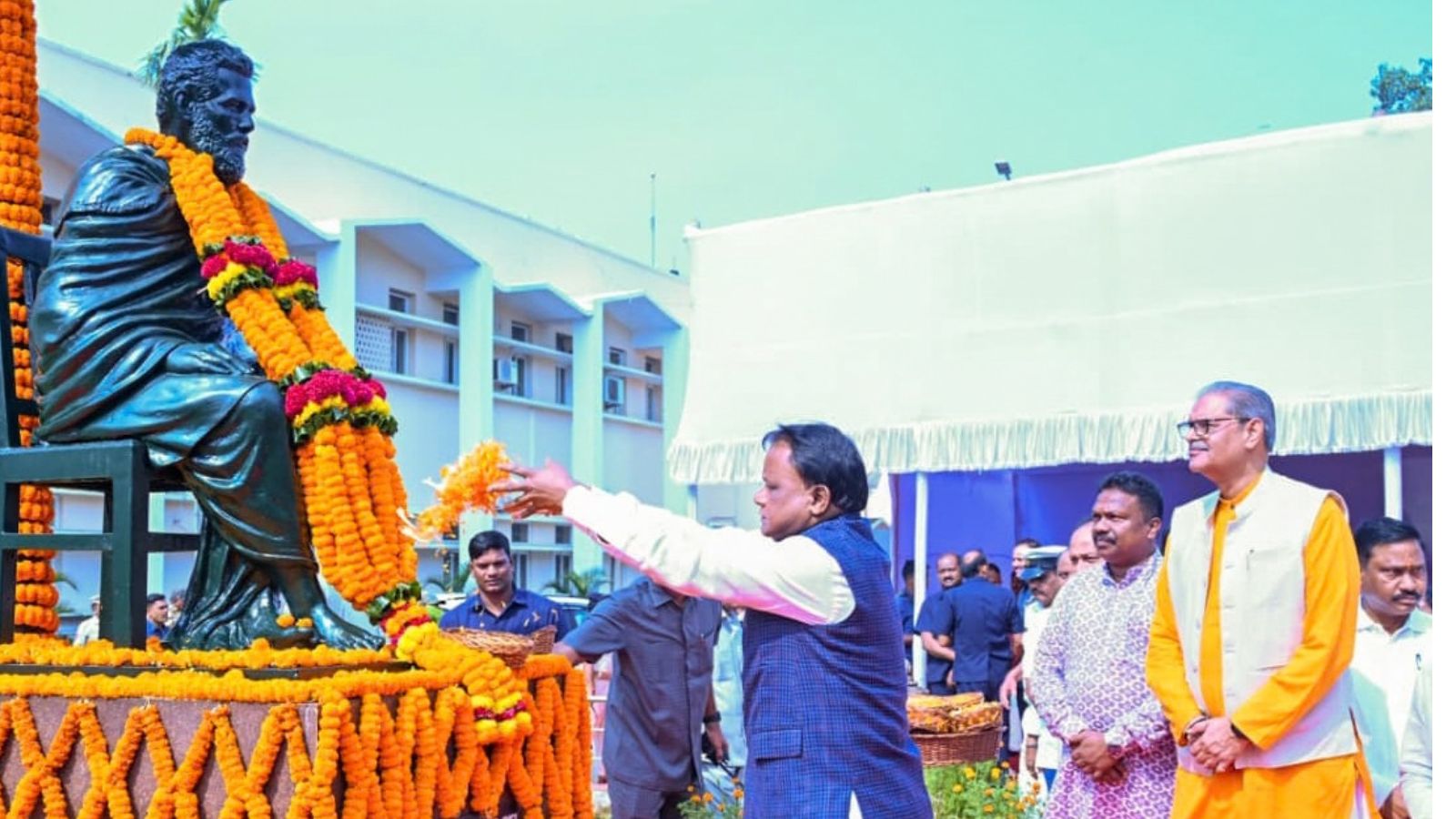 Odisha pays rich tribute to social reformer ”Utkalmani” Gopabandhu Das