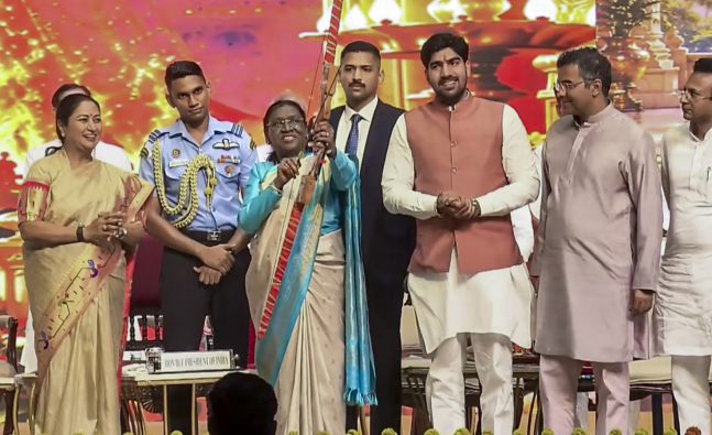 President Murmu, PM Modi attend Dussehra celebrations at different venues in Delhi
