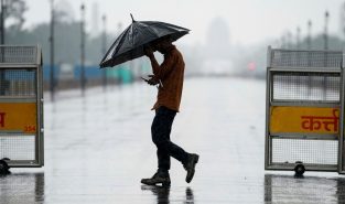 Gloomy skies prevail as rain lashes Delhi, IMD predicts another wet spell around midnight
