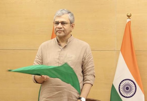 Vaishnaw, Suvendu Adhikari Flag Off Jaipur–Tatanagar–Santragachi Express; Jharkhand Rail Budget Rises to ₹7,500 Crore